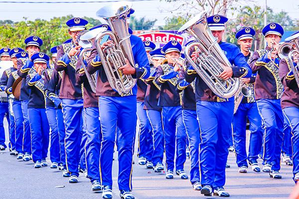 Banda marcial em desfile em Mato Grosso.